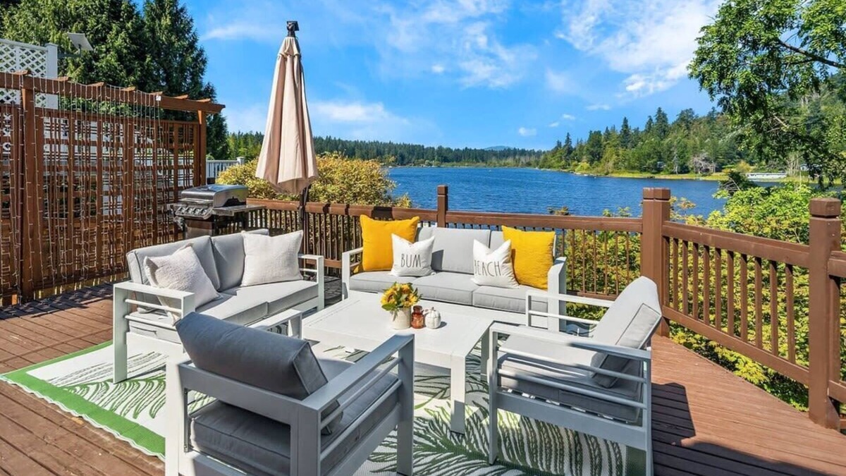 Maple Heights-Lake Desire House | European White Castle on Lake Desire | Private Dock