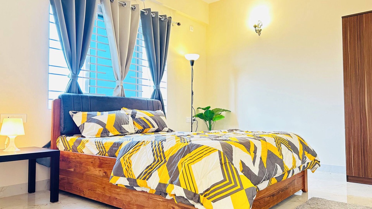 Chanda Nagar Apartment | Evara Luxury Living: Central 3BHK near HITEC City