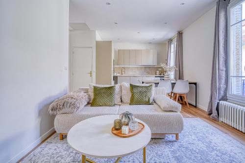 Brunoy Apartment | Evasion cosy et lumineuse