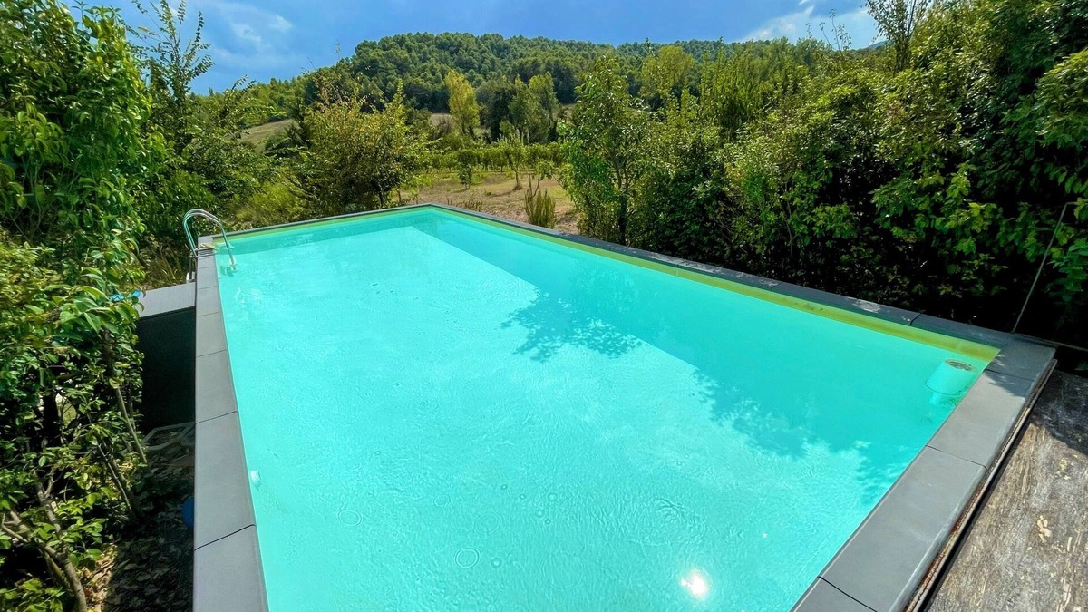 San Brizio Apartment | EVE HOUSE - exclusive grounds, gardens, pool, pool house + wifi. Sleeps 4.