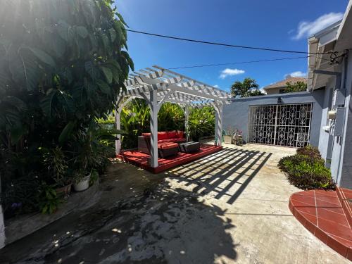 Enterprise House | Eve's Bungalow