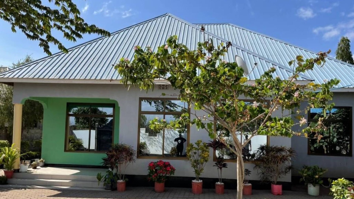 Boma la Ngombe House | Evelina House: Near Kilimanjaro International Airport