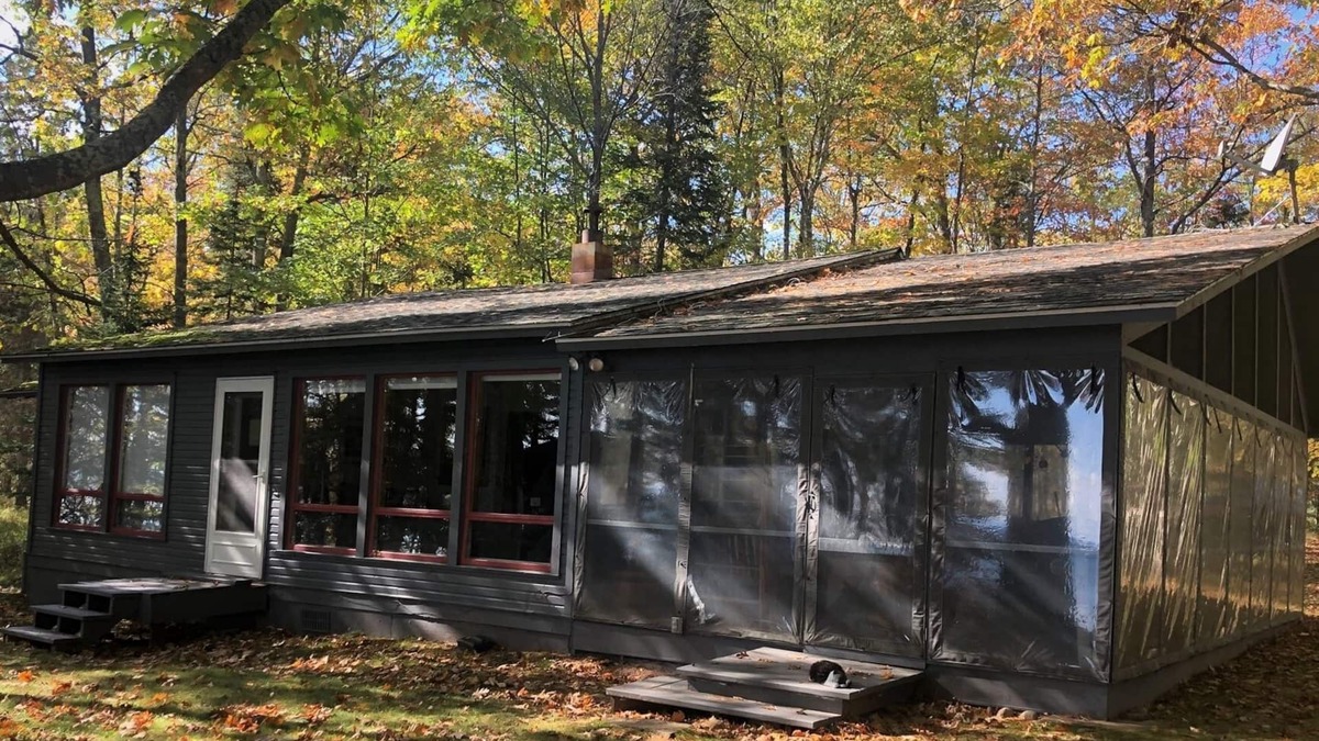 La Pointe House | Evelyn`s Place - Charming Cottage with Spectacular Lake Superior Views!