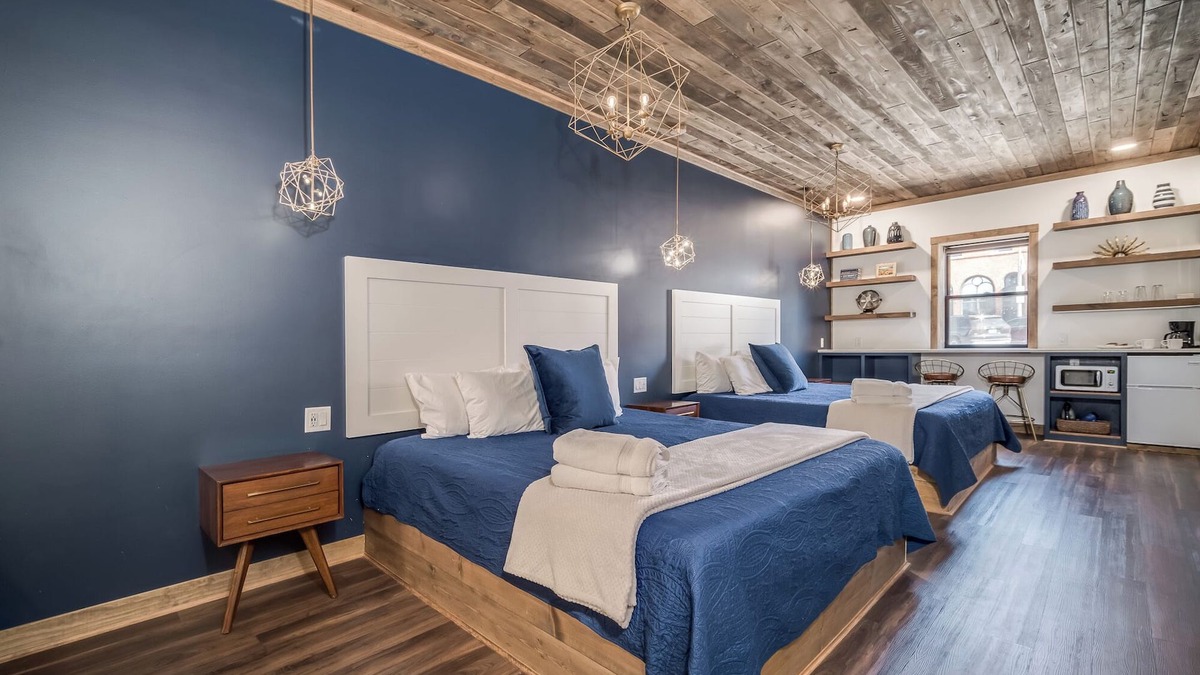 Prescott Hotel | Event-Approved | Sleeps 14 | 6 Private Suites w/Bathrooms