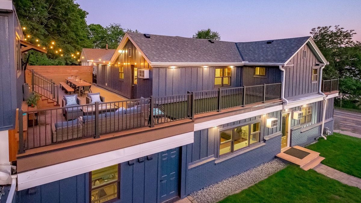 Prescott House | Event-Approved | Sleeps 24, Hosts 40 | Arcade & Game Room
