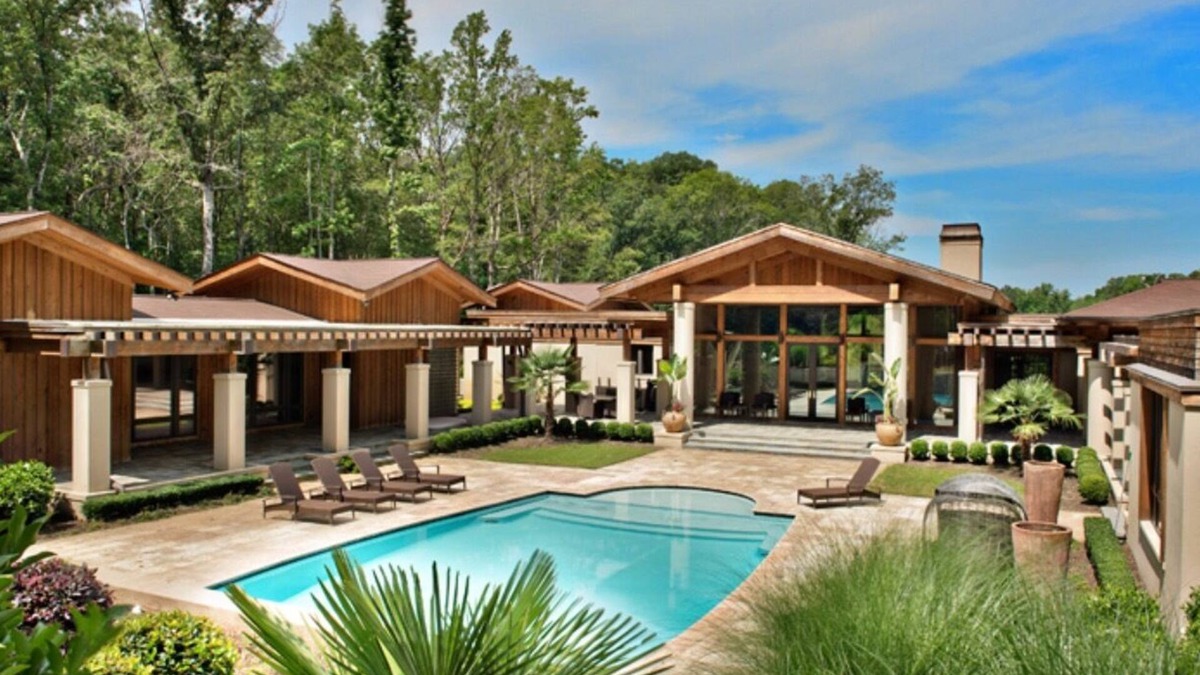 Nicholson House | Event Space/Celebrity Home/ Near Athens and UGA/Private Lake/150 Acres