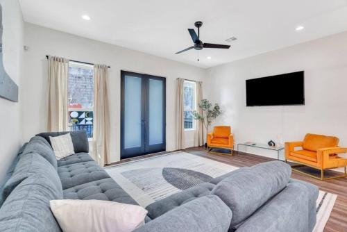 Tulane - Gravier House | Event Weekend Hub Mid-city Balcony Stay