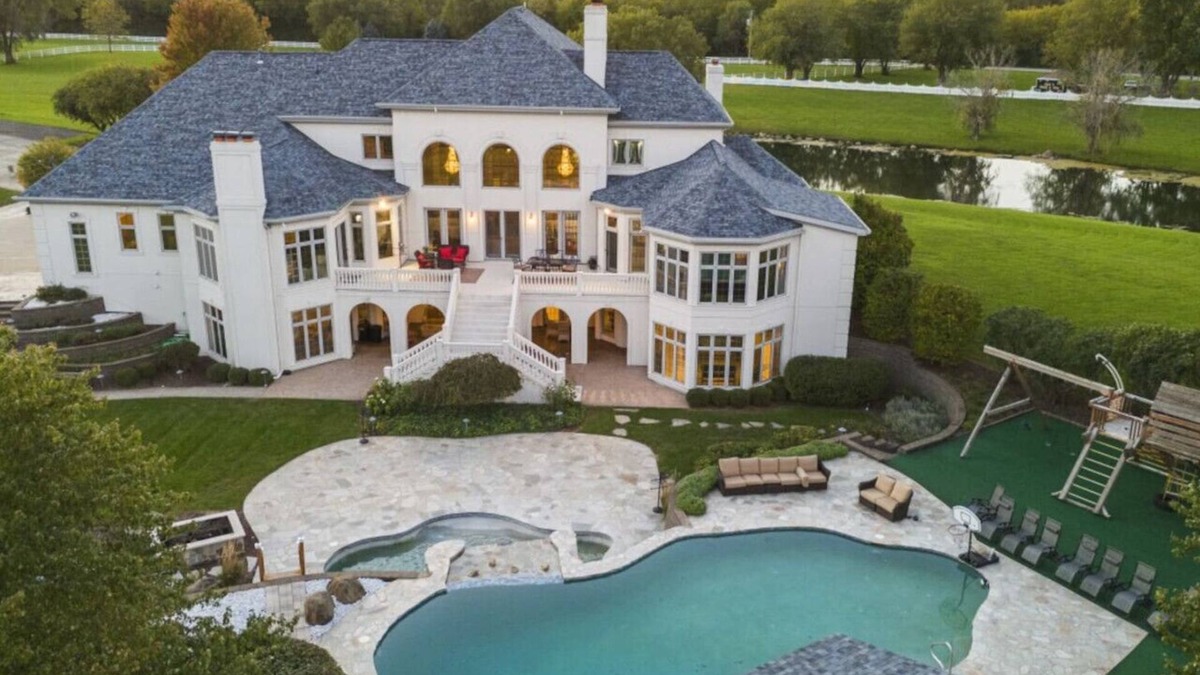Morris House | Events Welcome! 12,000 SF Mansion w/2 Pools & Lakeview