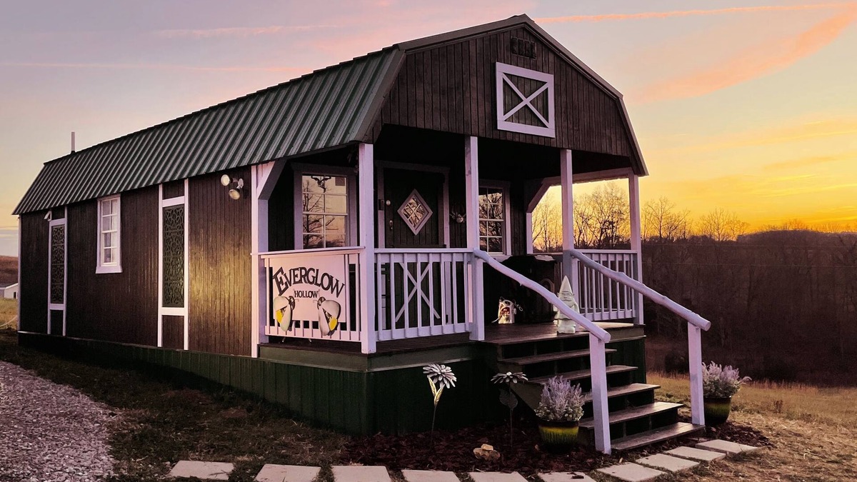 Nancy Cottage | Everglow Hollow- Adorable Tiny House near Lake Cumberland, KY. Pet Friendly!