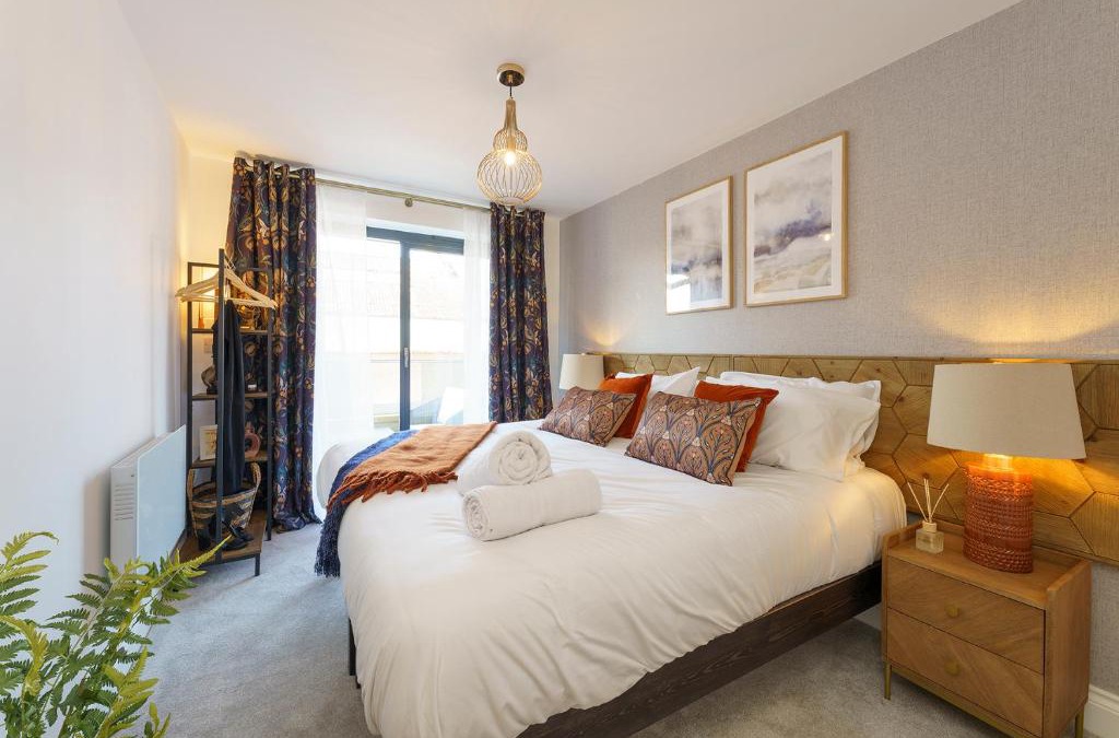 Staple Hill Apartment | Evergreen - 2 Bed Luxury Apartment by Mint Stays