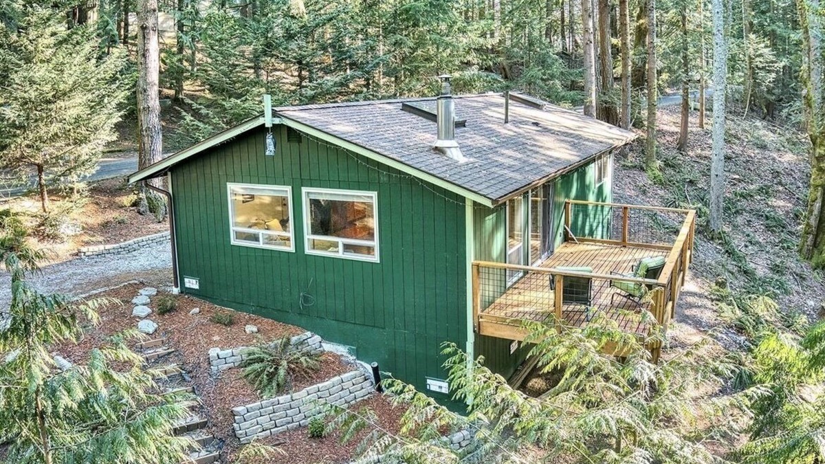 Sudden Valley Cabin | Evergreen Cabin- serene getaway close to mountain biking, hiking & skiing