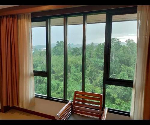 Sangkhla Buri Hotel | Evergreen Hill Resort
