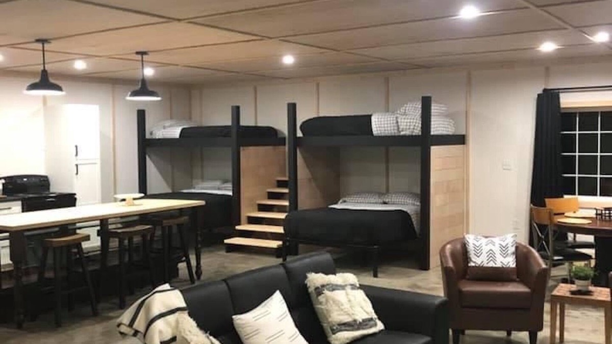 Ina Apartment | Evergreen Lodge newly remodeled studio apartment located close to Rend Lake
