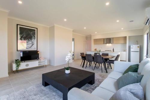 Clyde Villa | Everhome Clyde Home