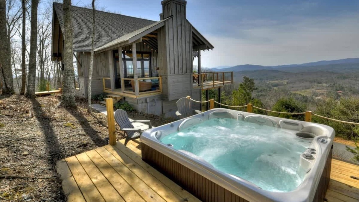 Mineral Bluff Cabin | Everlux Retreat - Hot Tub on the Mountain
