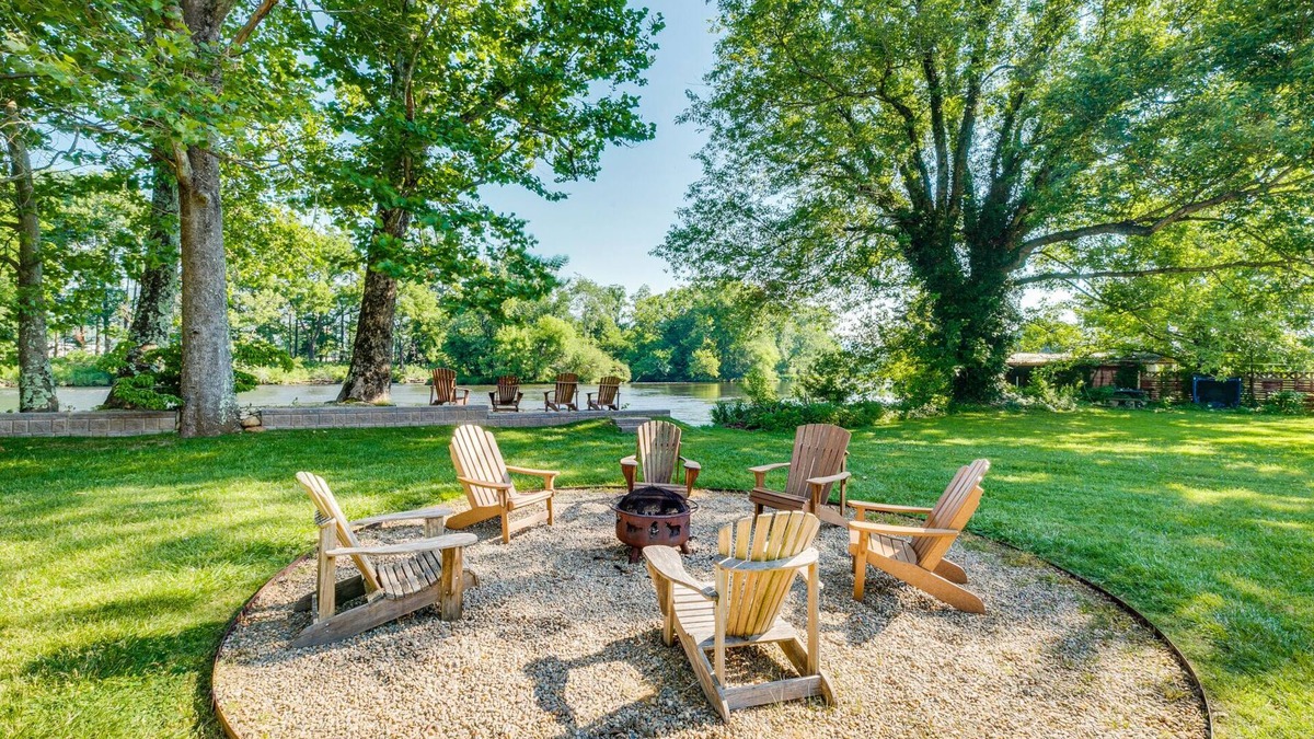 Elizabethton House | Every Fisherman's Dream! Located on the beautiful Watauga River!