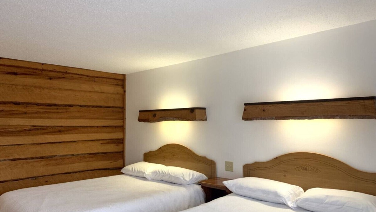 Tomahawk Cabin | Every Room with a Beautiful View of The Wisconsin River *