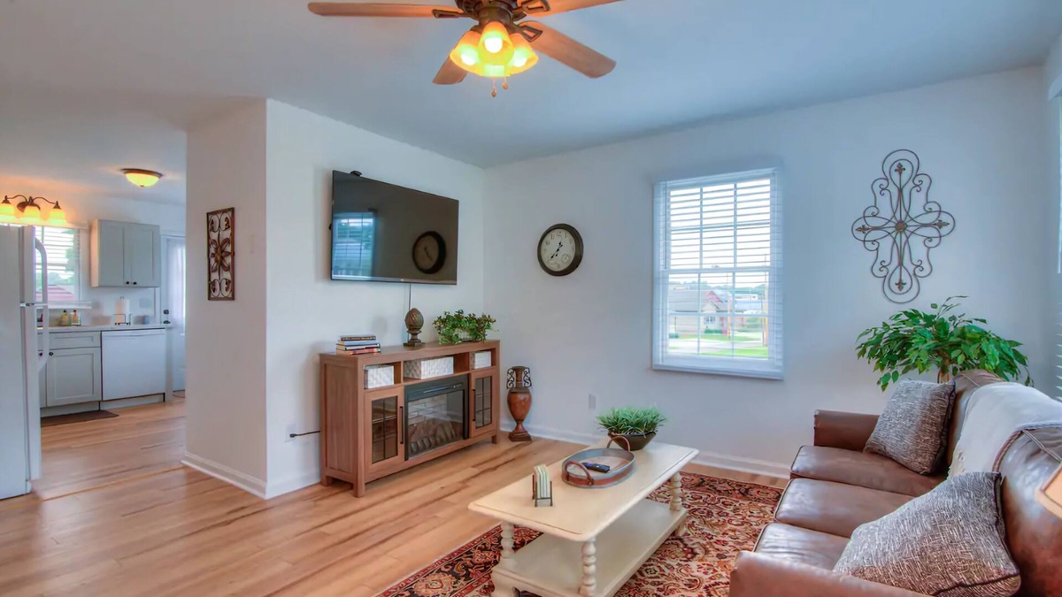 Johnson City House | Everything's at your fingertips at this JC hotspot.