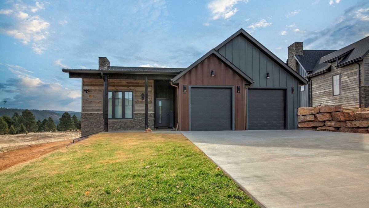 Sturgis Cabin | Everything's Right- its the place to get away