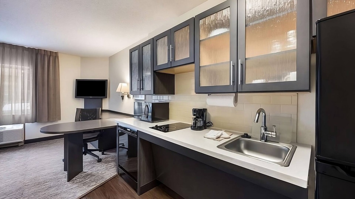 Warrenville Resort | Everything You Need For The Perfect Vacation! Full Kitchen, Pets Allowed