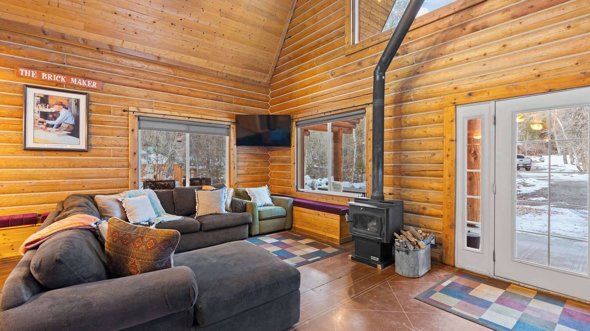 Timber Lakes Cabin | Evy's Family Ranch Cabin, Secluded