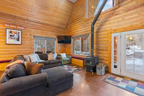 Timber Lakes House | Evy's Family Ranch Cabin Secluded