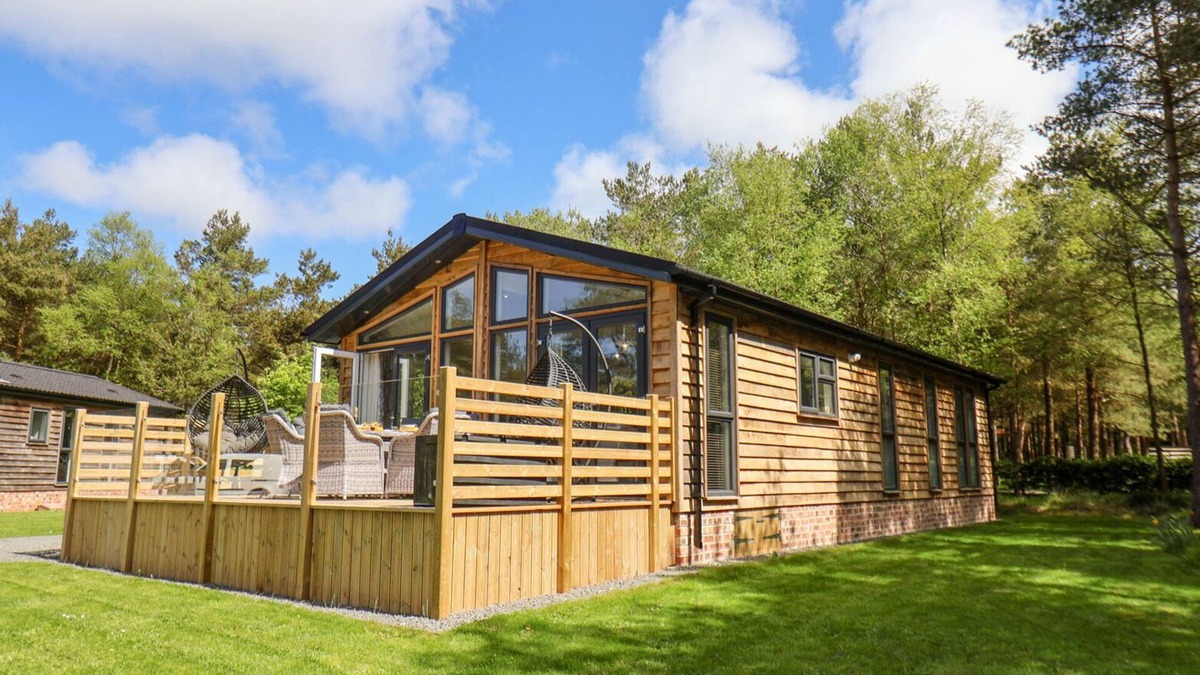 Egton Cottage | EWE CRAG BECK LODGE, family friendly, with a garden in Whitby