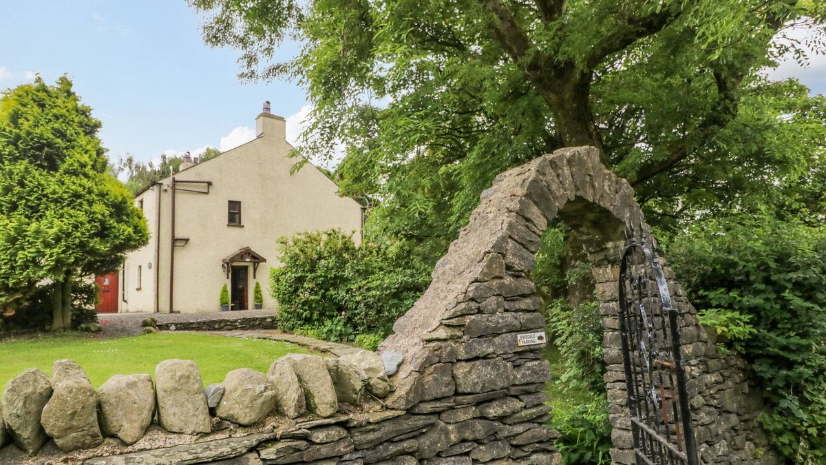 Newland Near Ulverston Cottage | EWEDALE FARM, family friendly, with hot tub in Pennington