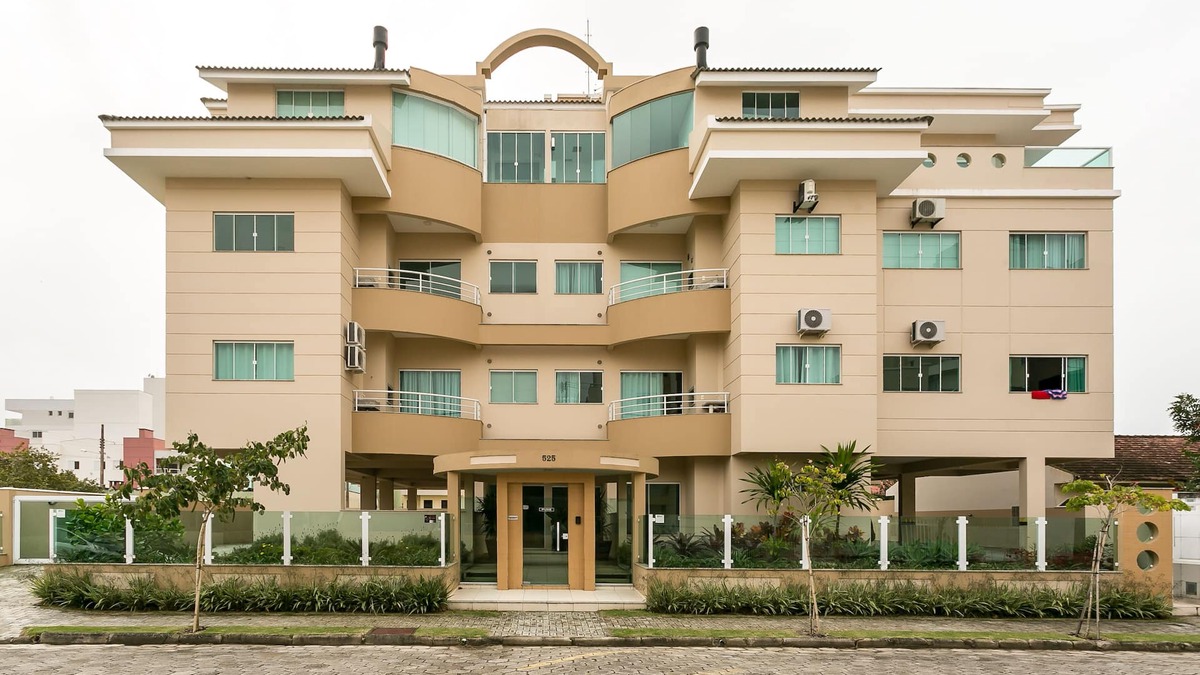 Governador Celso Ramos Apartment | Excellent two bedroom apartment with a suite 100 meters from the sea