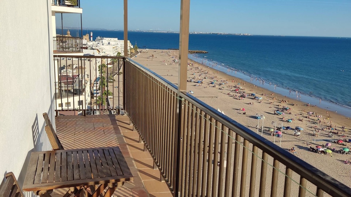 Rota Apartment | Excellent apartment in Rota, stunning views, beach front,garage,WIFI, world tv