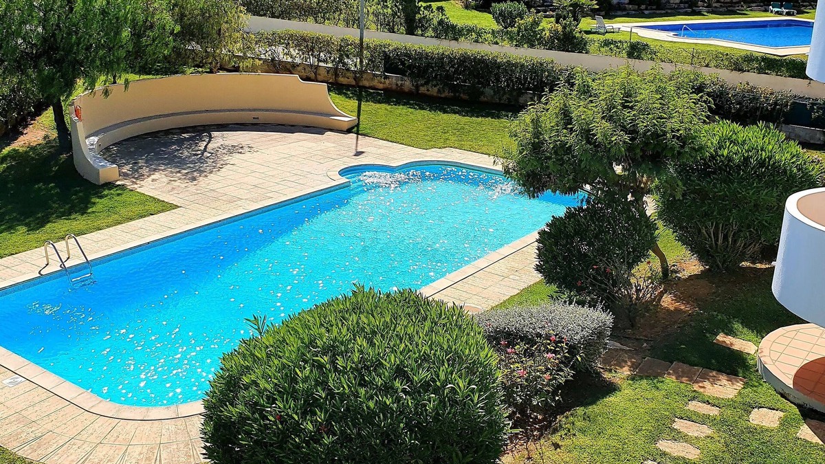 Pata de Baixo Condo | Excellent Apartment In A Quiet Area With Pool And Mountain Views