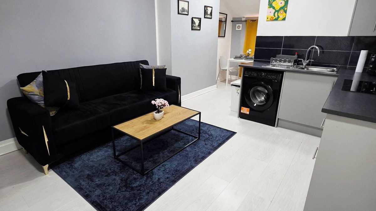 Chorlton-cum-Hardy Apartment | Excellent location 2-bedroom apartment