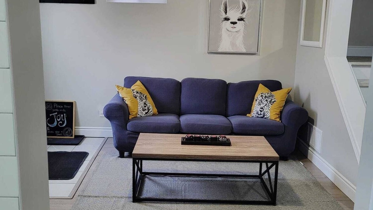 Halton Regional Municipality Apartment | Excellent location, free parking and very clean