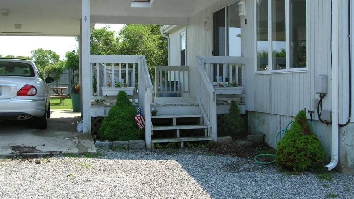 Point Judith Cottage | Excellent Summer Choice: Charming, cozy, well-located,quiet, affordable home