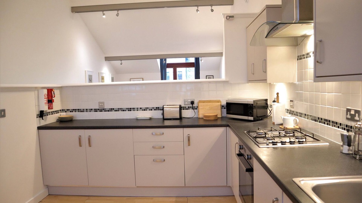 City Centre Glasgow House | Excellent townhouse with private entrance and parking