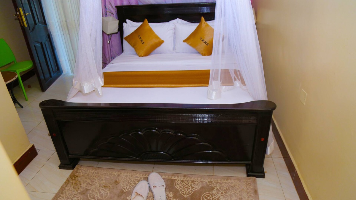 Kasese Hotel | Excellent views of Rwenzori mountains