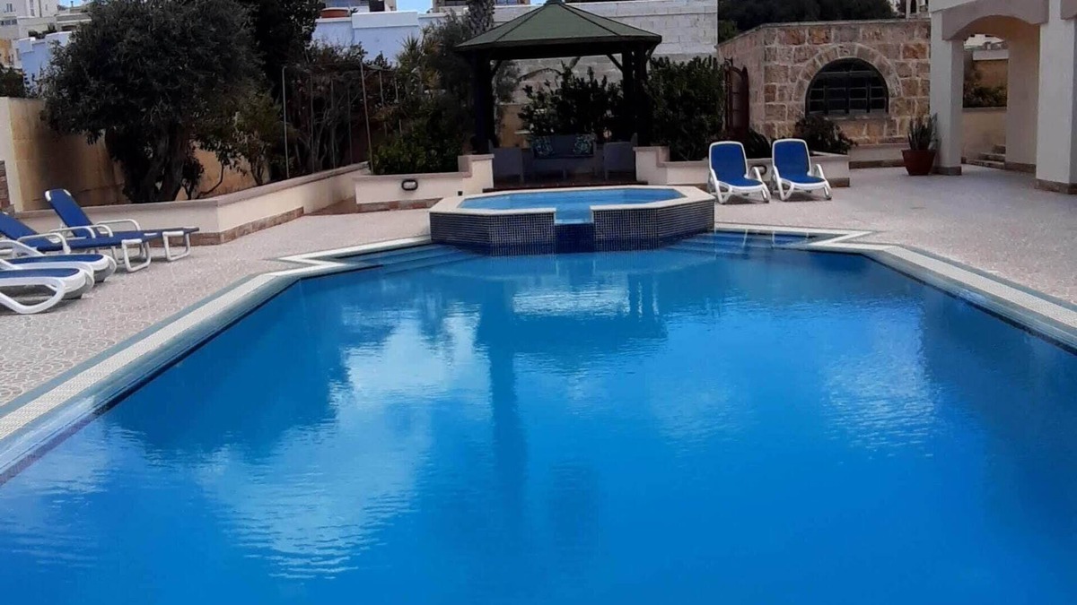 Santa Maria Estate Villa | Excellent Villa Apt accommodation in a superb location with Pool, AC/WI Fi.