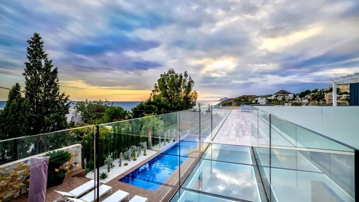 Villajoyosa Villa | Exceptional villa100m from the beach - Heated pool - Sea view - Housework incl.