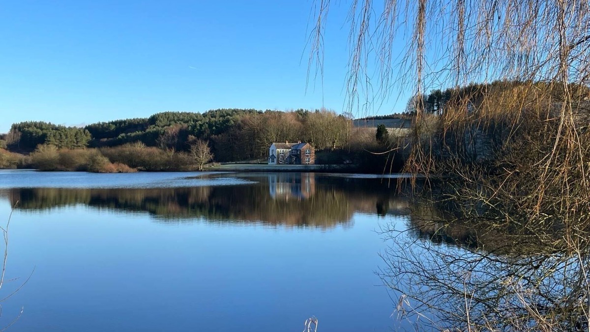 Welton House | Exceptional 3 Bedroom Detached House with Private Lake and Large Gardens