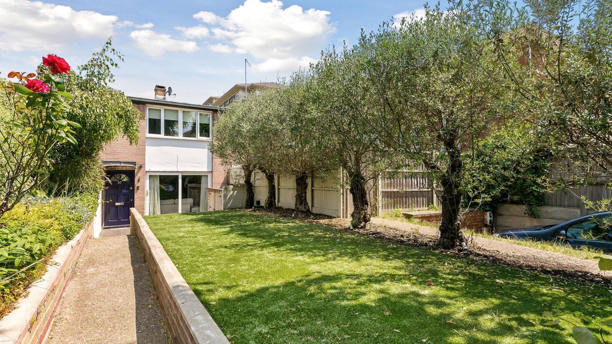 Twickenham Riverside House | Exceptional 3 Bedroom Richmond Riverside Villa
