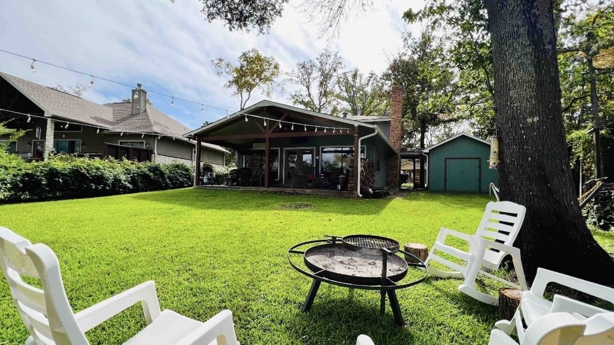 Enchanted Oaks House | Exceptional 4/2 Waterfront Retreat! Ski, R&R, Family Getaway &Ladies Trip