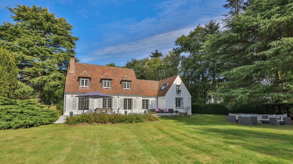 Feucherolles Cottage | Exceptional 4200 sqm property with pool near Paris & Versailles and golfs
