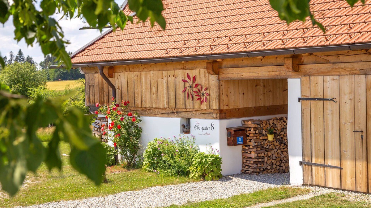 Ebersberg District Apartment | Exceptional apartment between Munich and Salzburg, with garden, quiet location