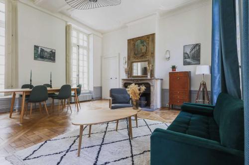 Notre Dame Apartment | Exceptional apt - 2BR-4P- Notre-Dame Cathedral