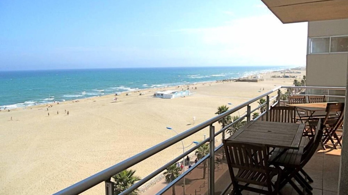 La Jetee Apartment | Exceptional View, Waterfront Apartment