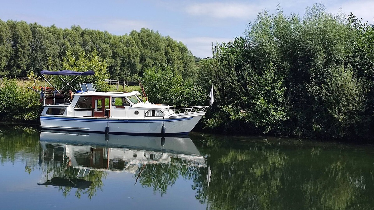 Eaucourt-sur-Somme Boat Rental | Exceptional and atypical river boat on the Somme!