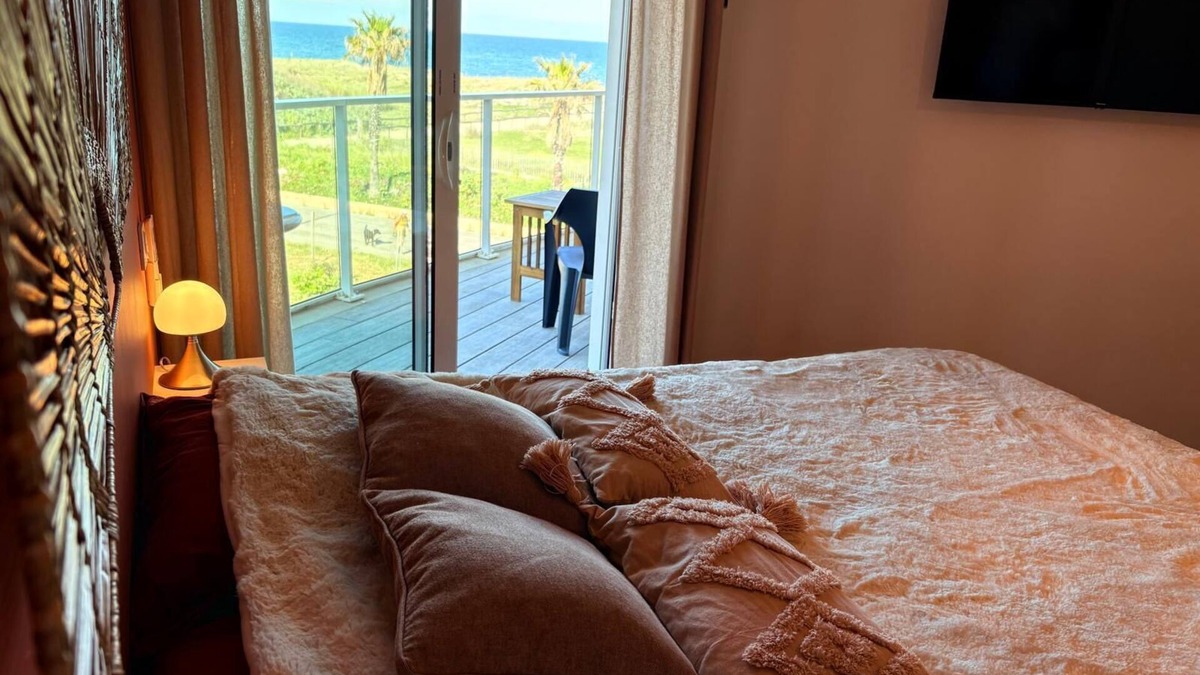 Sainte-Marie-Plage Apartment | Exceptional seafront view in Sainte-Marie-la-mer (66470).