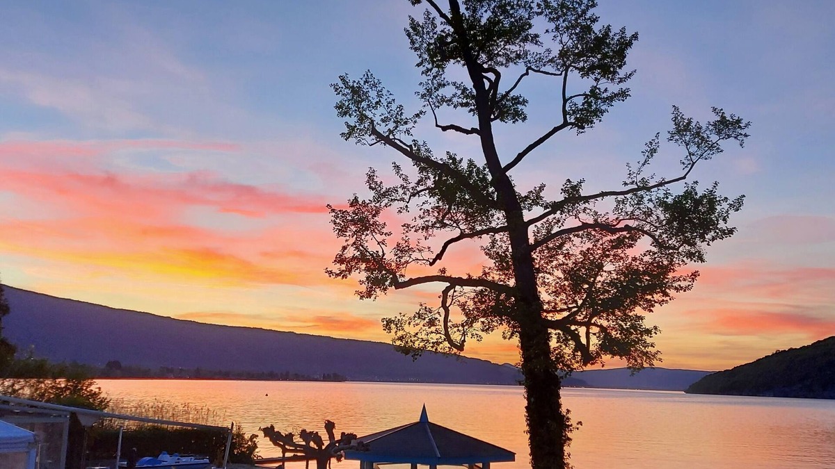 Duingt Apartment | Exceptional location for this cosy studio with terrace ON THE LAKE