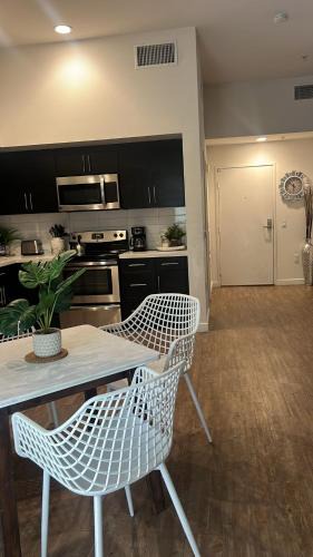Little Armenia Apartment | Exceptional Loft FREE Parking and WIFI