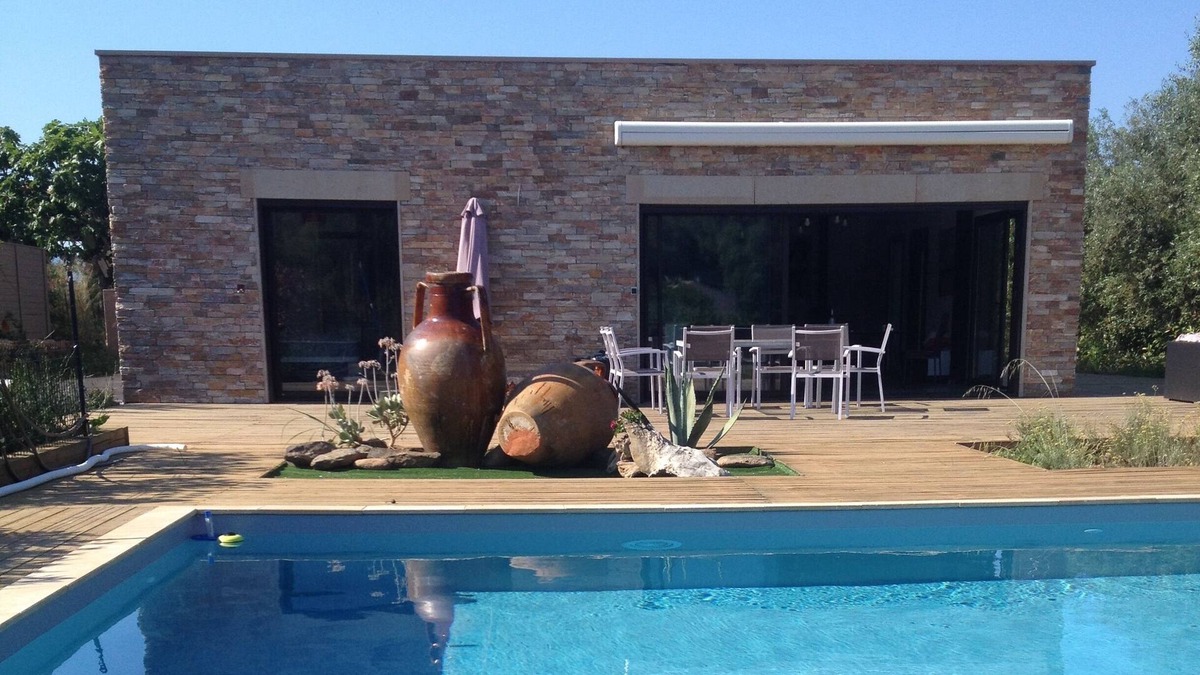 Arena House | Exceptional, new house with swimming pool.
